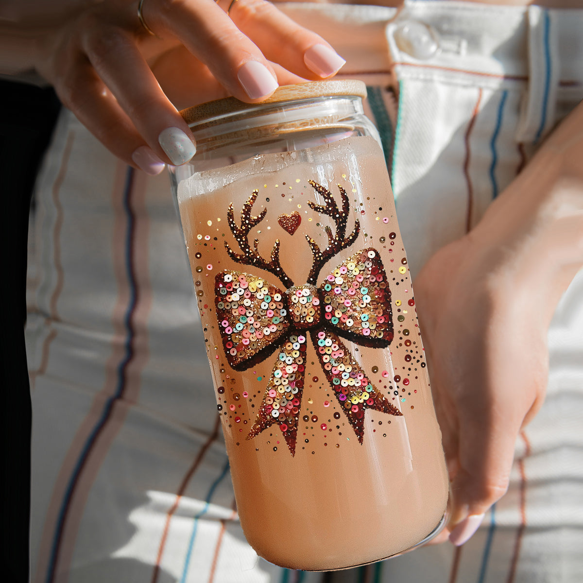 Christmas kitchen decor glass cup 17oz - Glitter sequin bow reindeer holiday tumbler with straw - Sparkly festive drinkware
17oz holiday glass tumbler - Christmas glitter bow reindeer coffee cup gifts - Sequin festive drinkware with bamboo lid
